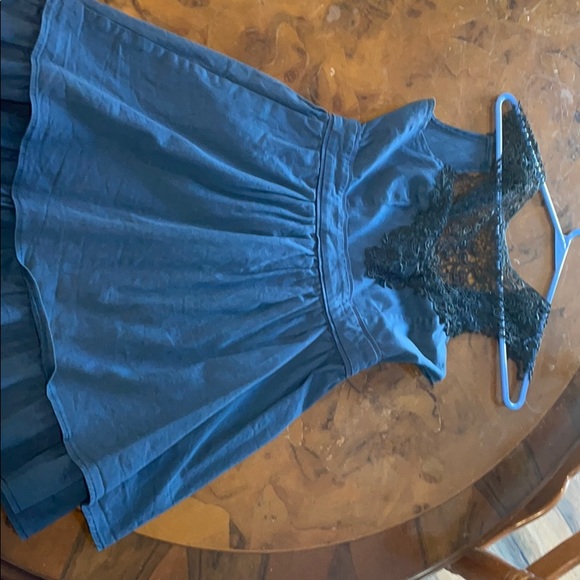 High-neck scalloped lace dress - Picture 2 of 6